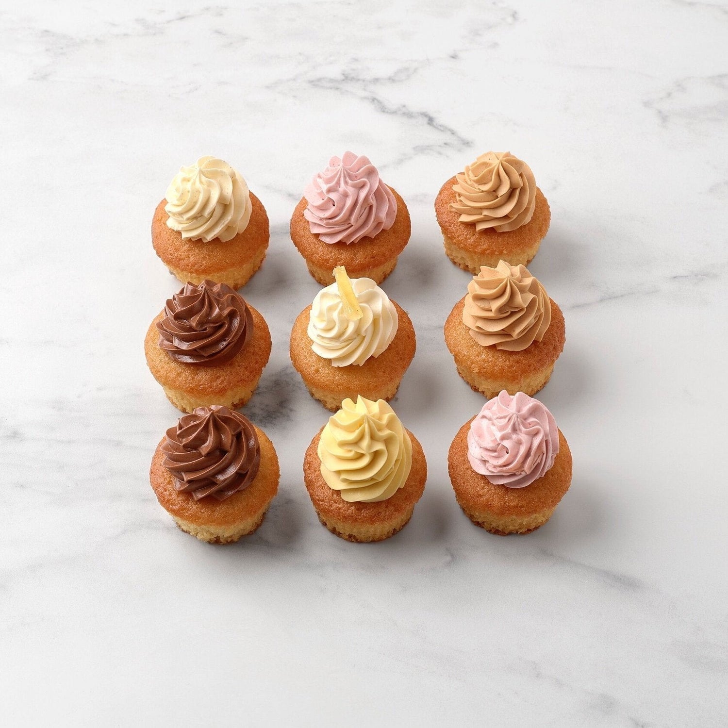 9 Cupcakes Love and Cakes Paris. Base de cake vanille et buttercream goût classiques